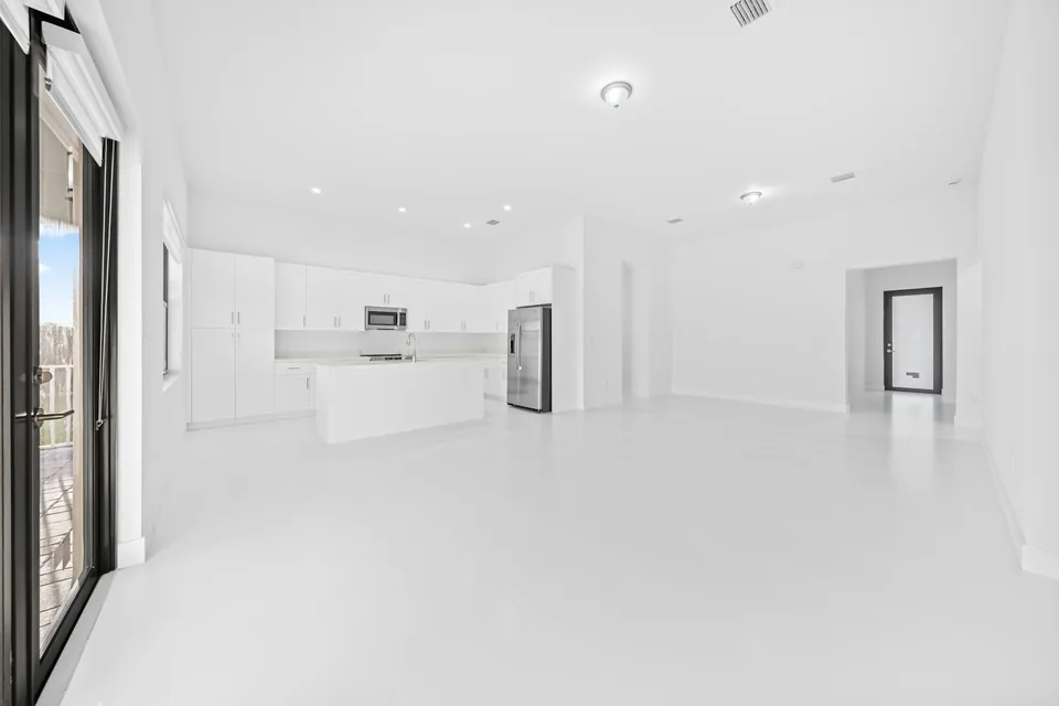 Empty, freshly cleaned estate interior ready for sale or move-in